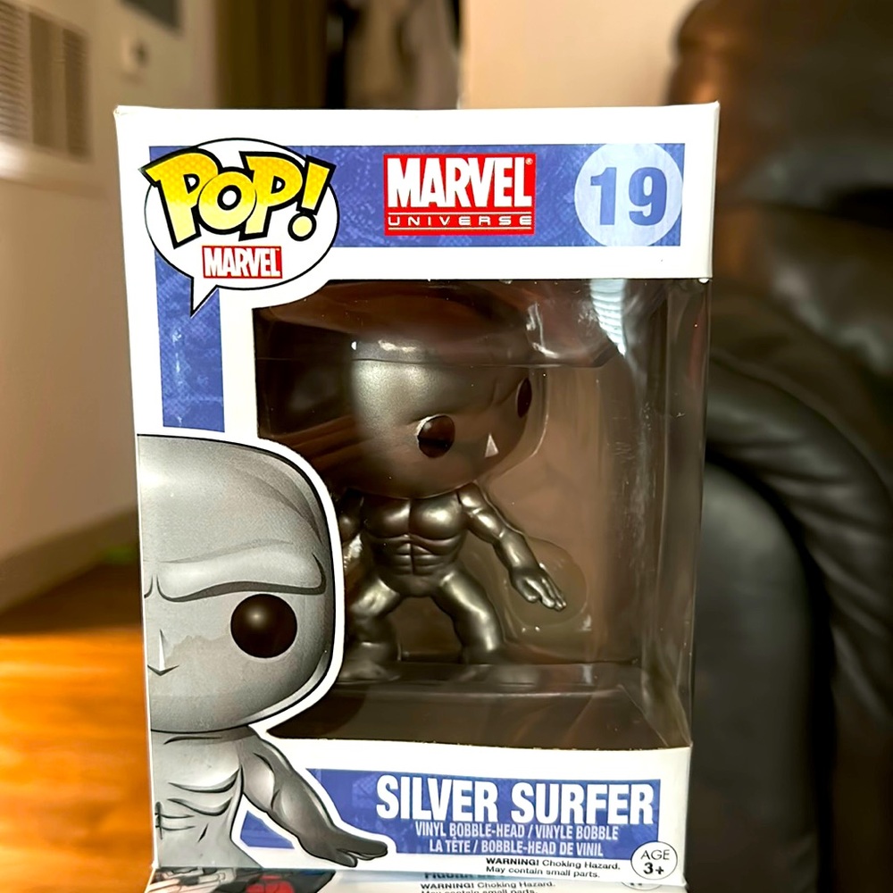 Funko Marvel Universe 19 Silver Surfer POP vinyl bobble-head